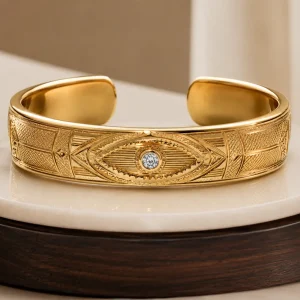 Bracelet doré Héritage Royal aux motifs africains